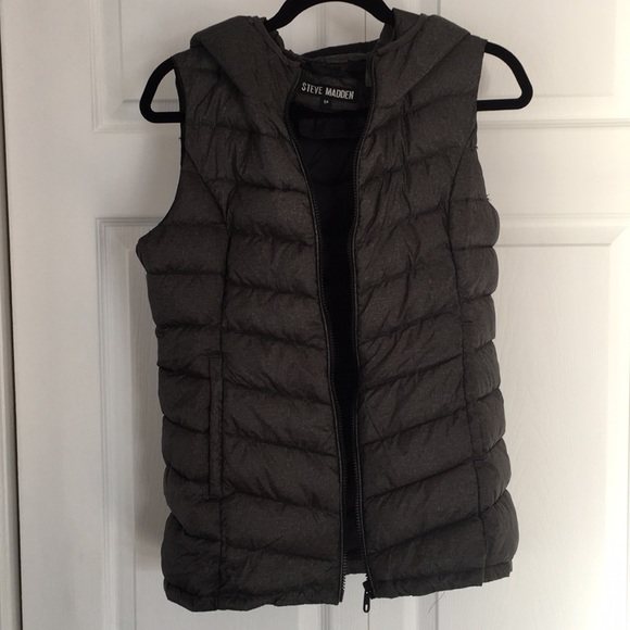 Hooded puffer vest - Picture 3 of 4